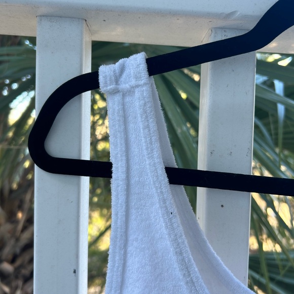 White hollister tank top - Picture 4 of 7